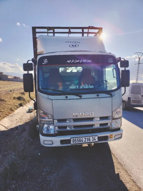 Isuzu Super jambo mini cabine كبينة صغيرة 