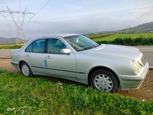 Mercedes Classe E 1998 كوكاوة