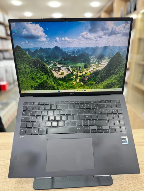 LG Gram 16  i5-1340P 16GB/512GB AZERTY 2.5K