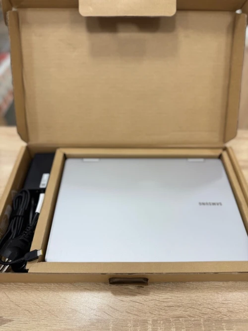 Samsung Galaxy Book 3 360 13.3 i7-1360P 16GB/512GB AMOLED Tactile