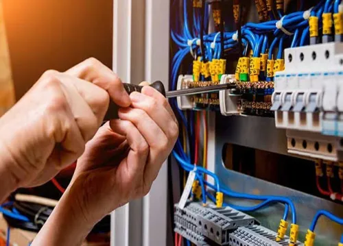 تركيب أجهزة الإنذار و كميرات المراقبة