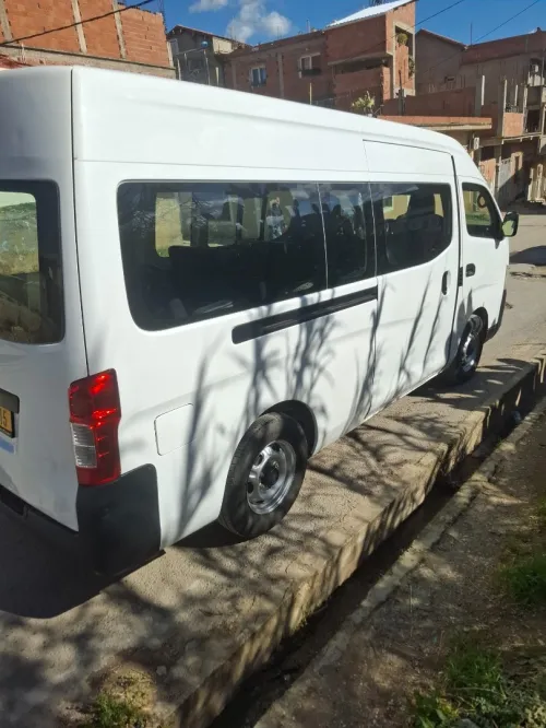 Nissan Urvan 2015