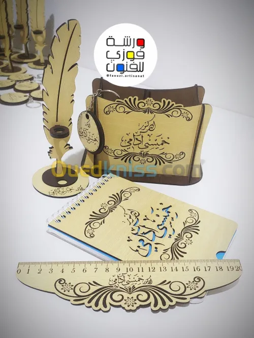باقة لديكور المكتب تقدم كهدية مميزة، عمل ليزر