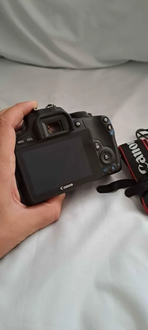 Canon 100D
