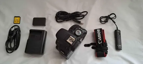 Canon 100D