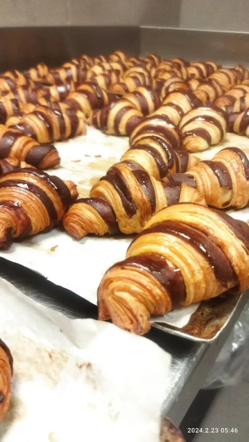 Boulanger viennoisier