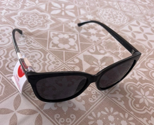2 lunettes de soleil femme venu d UK 2025