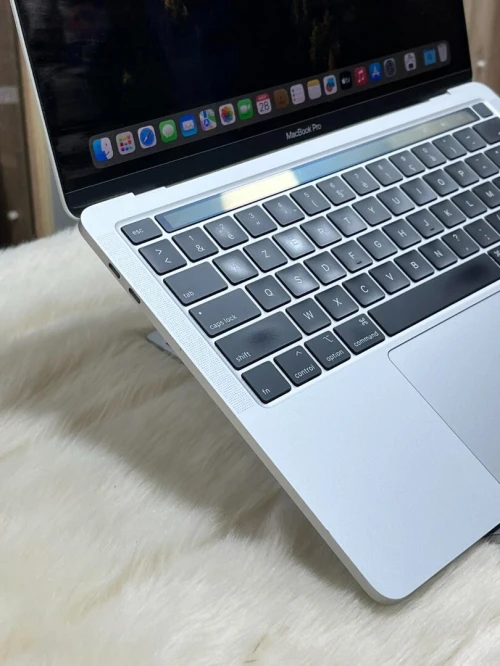 MACBOOK PRO RETINA 13.3" TOUCHBAR 2020 I5 2.0GHZ  16GO  512GO SSD ECRAN 13.3" RETINA 3K CYCLE 243 