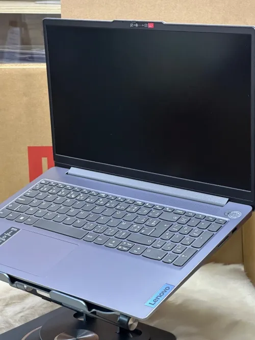LENOVO IDEAPAD SLIM 3 15AMN8 AMD RYZEN 3 7320U 8GO 256GO SSD NEUF SOUS EMBALLAGE 
