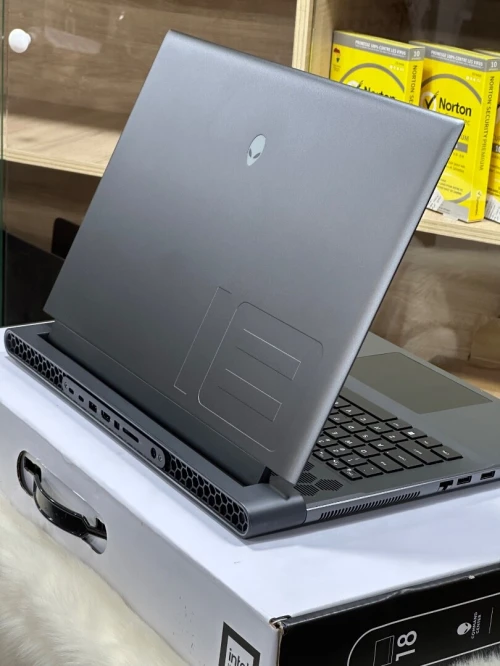 ALIENWARE M18 R2 I9 14900HX 32GO DDR5X 1TO SSD NVIDIA GEFORCE RTX4070 8GO GDDR6 NEUF SOUS EMBALLAGE 
