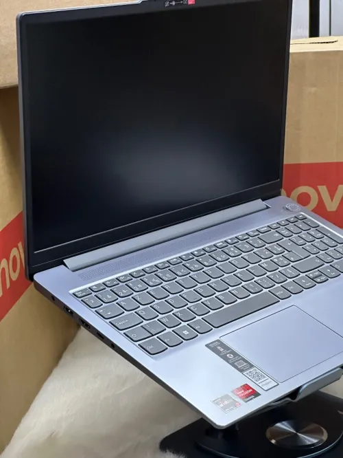 LENOVO IDEAPAD SLIM 3 15AMN8 AMD RYZEN 3 7320U 8GO 256GO SSD NEUF SOUS EMBALLAGE 