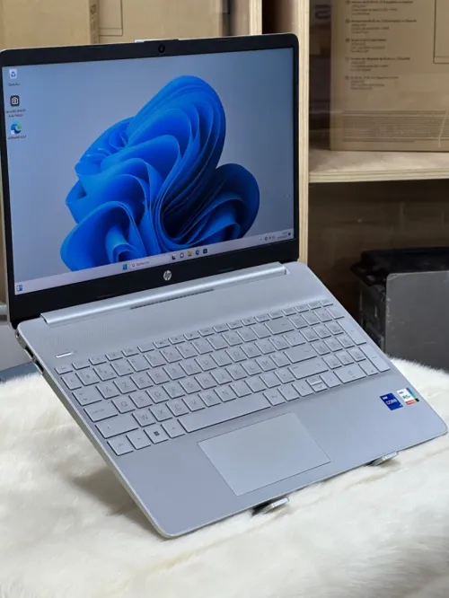 HP LAPTOP 15s FQ4XXX I7 1195G7 16GO 512GO SSD NVME 