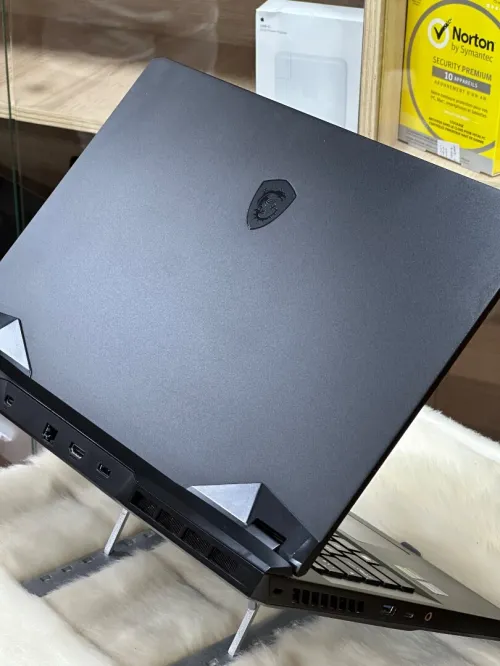 MSI VECTOR 17 GP77 13VG I9 13900H 32GO DDR5 1TO SSD NVIDIA GEFORCE RTX4070 8GO NEUF SOUS EMBALLAGE 