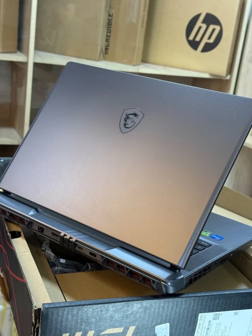MSI VECTOR GP78HX 13VG I7 13700Hx 16Go 1TO SSD NVIDIA GEFORCE RTX4070 8GO NEUF SOUS EMBALLAGE 