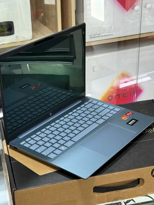 HP PAVILION PLUS 14 EY0018NF AMD RYZEN 7 7840U 16GO DDR4X 512GO SSD 3K OLED 