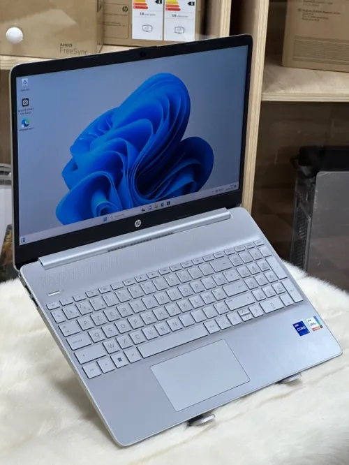 HP LAPTOP 15s FQ4XXX I7 1195G7 16GO 512GO SSD NVME 