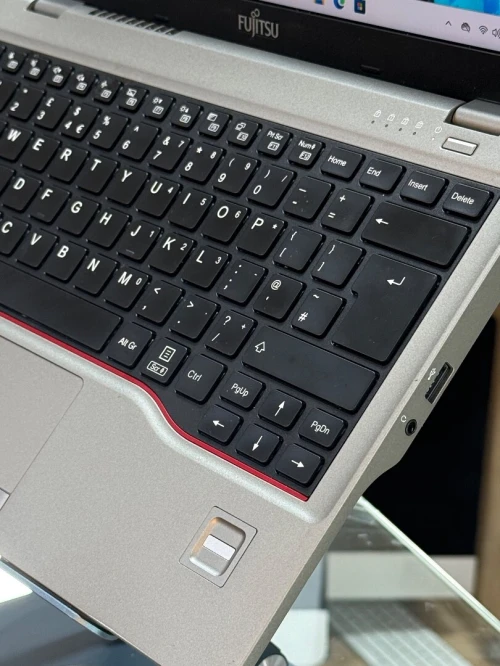 FUJITSU LIFEBOOK U7413 I7 VPRO 1370P 16GO 512GO SSD NVME