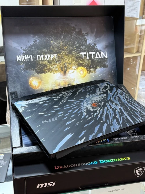MSI TITAN 18 HX DRAGON ÉDITION ULTRA 9 285Hx 96Go 6To SSD NVIDIA GeForce RTX5090 24Go GDDR7 4K Neuf 