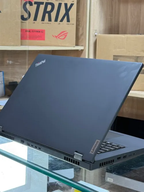 LENOVO THINKPAD P17 Gen 2 I7 11800H 16GO 512GO SSD NVIDIA T1200 4GO