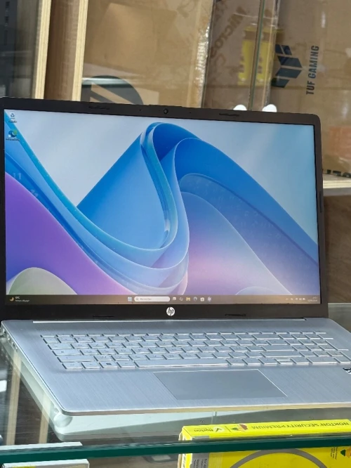 HP LAPTOP 17 CP0122NF AMD RYZEN 5 5500U 16GO 1TO SSD NVME