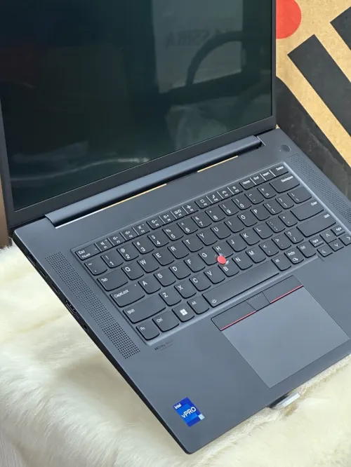 LENOVO THINKPAD P1 GEN 6 I7 VPRO 13800H 32GO 1TO SSD NVIDIA GEFORCE RTX4080 12GO 4K OLED TACTIL NEUF