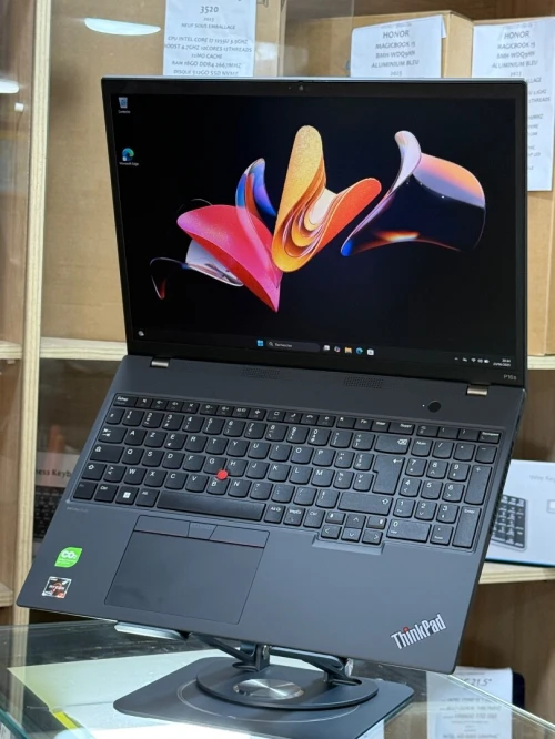 LENOVO THINKPAD P16s GEN 2 AMD RYZEN 7 PRO 7840U 32Go 512GO SSD NVME 