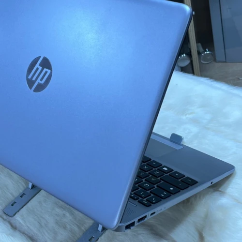 HP 255 G8 AMD RYZEN 7 5700U RAM 16 GO 1000GO SSD AMD RADEON GRAPHIC ECRAN 15.6" FULL HD 1080P WIN 11