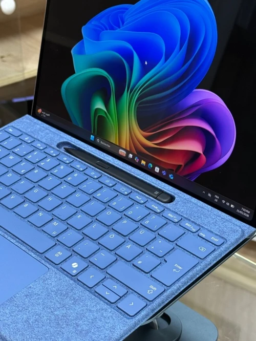 SURFACE PRO 11 ULTRA 5 236V 16GO 512GO SSD INTEL ARC 130V 8GO