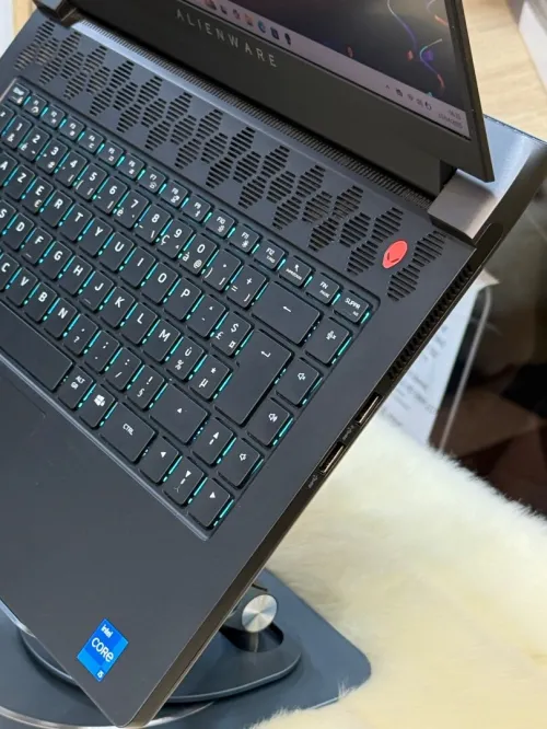 ALIENWARE M15 R6 I5 11400H 16GO 512GO SSD NVIDIA GEFORCE RTX3060 6GO 