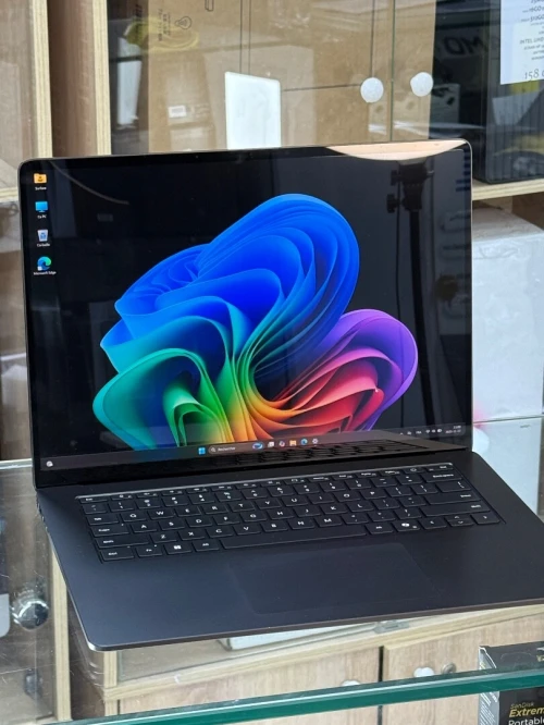 SURFACE LAPTOP 7 BLACK ÉDITION SNAPDRAGON X12 CORE 16GO 512GO SSD TACTILE