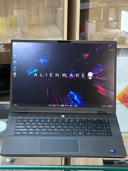 ALIENWARE M16 R2 ULTRA 9 185H 32GO 1TO SSD NVIDIA GEFORCE RTX4070 8GO 3K 240Hz