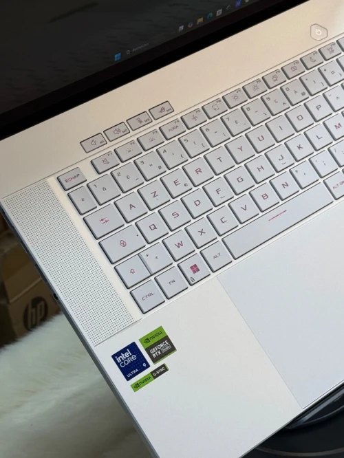 ASUS ROG ZEPHYRUS G16 GU605MI INTEL CORE ULTRA 9 185H 32GO 1TO SSD NVIDIA GEFORCE RTX4070 8GO GDDR6