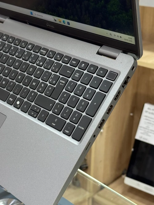 DELL PRECISION 3591 ULTRA 5 135H 32GO DDR5 512GO SSD NVIDIA RTX500 Ada 4GO GDDR6