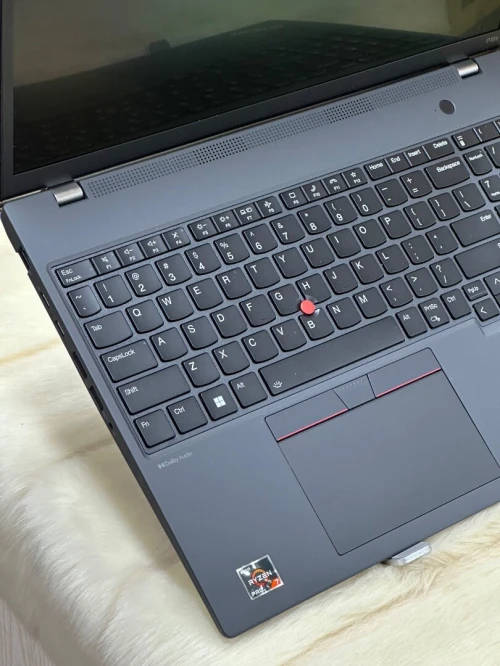 LENOVO THINKPAD P16s Gen 2 AMD RYZEN 7 7840U 64GO DDR5 1TO SSD AMD RADEON 780M NEUF SOUS EMBALLAGE 