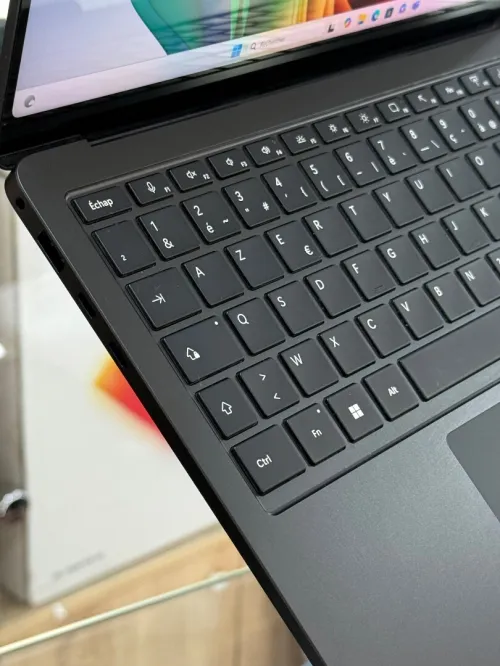 SURFACE LAPTOP 7 BLACK ÉDITION SNAPDRAGON X10 PLUS X1P64100 16GO 512GO SSD NVME TACTILE 