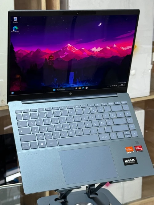 HP PAVILION PLUS 14 EY0XXX AMD RYZEN 7 7840U 16GO 512GO SSD 3K OLED