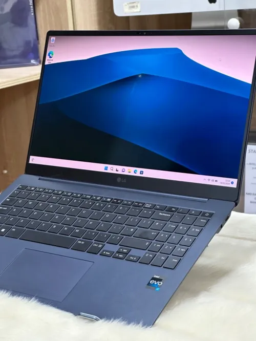 LG GRAM 15Z90RT OLED I7 EVO 1360P 16GO DDR5 1TO SSD NVME 
