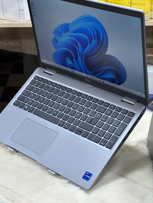 DELL PRECISION 3581 I7 13800H 64GO DDR5 2TO SSD NVIDIA RTX A500 4GO GDDR6