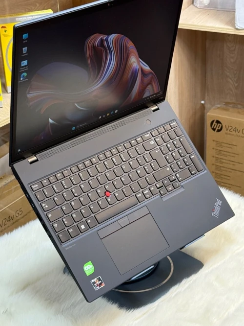 LENOVO THINKPAD P16s GEN 2 AMD RYZEN 7 PRO 7840U 32GO DDR5x 512GO SSD NVME AMD RADEON 780M 4GO GDDR6