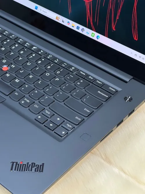 LENOVO THINKPAD CARBON P1 GEN 3 4K OLED INTEL XEON W-10855M 32GO 512GO SSD NVIDIA T2000 4GO 4K OLED 
