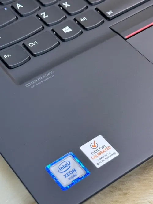 LENOVO THINKPAD CARBON P1 GEN 3 4K OLED INTEL XEON W-10855M 32GO 512GO SSD NVIDIA T2000 4GO 4K OLED 