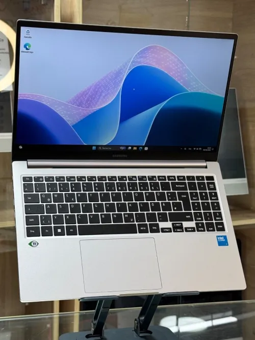 SAMSUNG GALAXYBOOK 4 750XGK INTEL CORE 7 150U 16GO 512GO SSD NVME