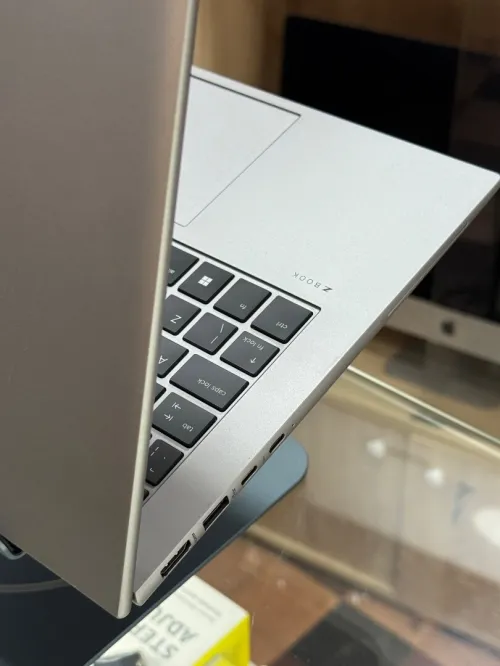 HP ZBOOK FIREFLY 14 G11 ULTRA 7 155H 32GO 512GO SSD NVIDIA RTX A500 4GO GDDR6