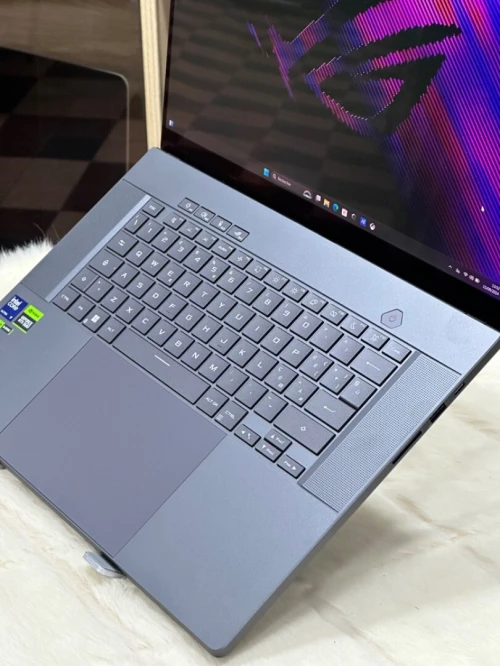 ASUS ROG ZEPHYRUS G16 GU605MV ULTRA 9 185H 16GO DDR5 1TO SSD NVIDIA GEFORCE RTX4060 8GO 3K OLED NEUF