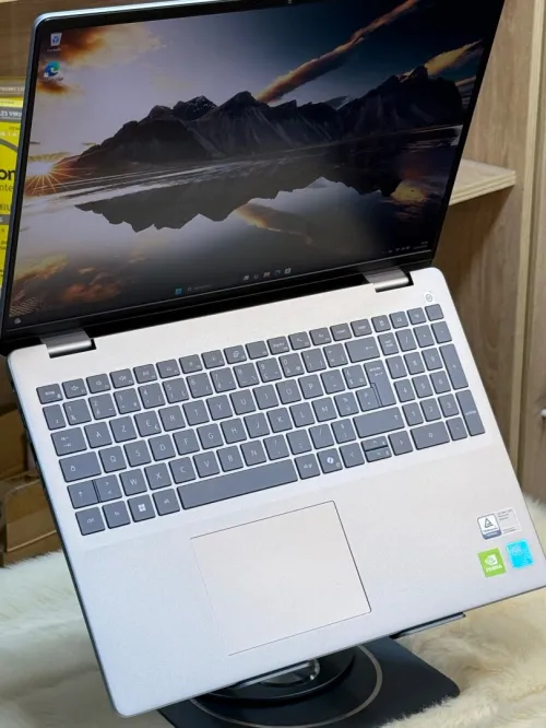 DELL INSPIRON 16 5640 INTEL CORE 7 150U 32GO DDR5 1TO SSD NVIDIA GEFORCE MX570 A 2GO GDDR6