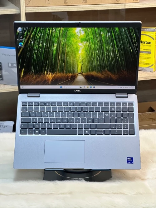 DELL PRECISION 3590 INTEL CORE ULTRA 7 155H 16GO DDR5 512GO NVIDIA RTX 500ada 4GO