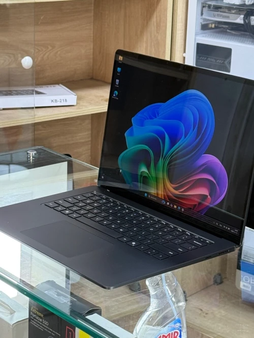SURFACE LAPTOP 7 BLACK ÉDITION SNAPDRAGON X12 CORE 16GO 512GO SSD TACTILE