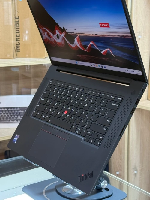 LENOVO THINKPAD P1 GEN 6 I9 13900H 64GO 1TO SSD NVIDIA RTX2000 ada 8GO 
