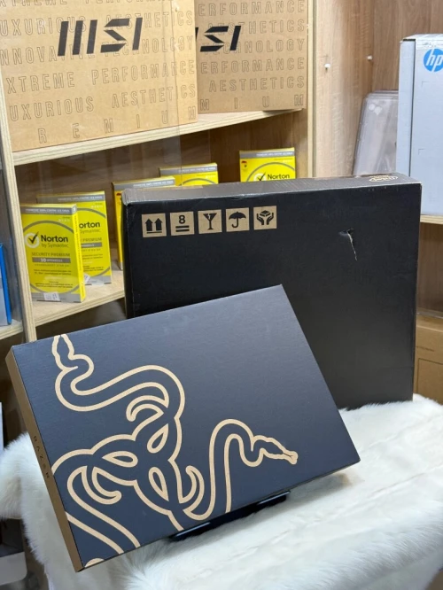 RAZER BLADE 18 RZ09-0509 I9 14900HX 32GO 2TO SSD NVIDIA GEFORCE RTX4090 16GO 300Hz NEUF SOUS EMBALL