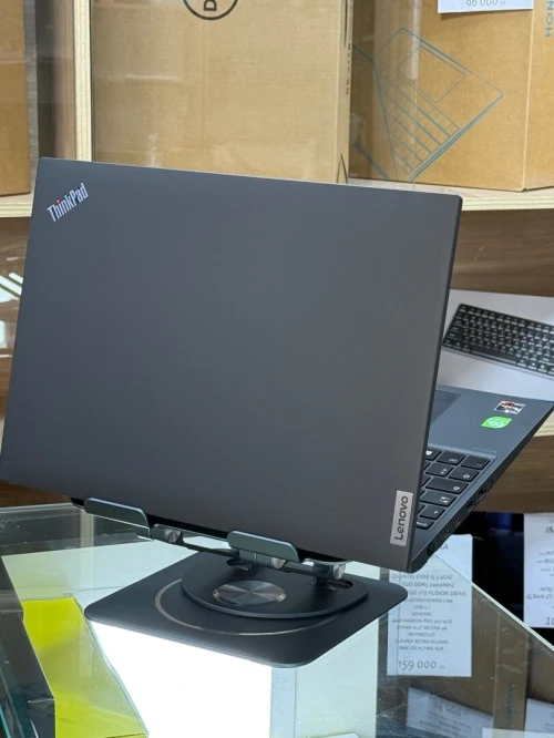 LENOVO THINKPAD P16s GEN 2 AMD RYZEN 7 PRO 7840U 32Go 512GO SSD NVME 
